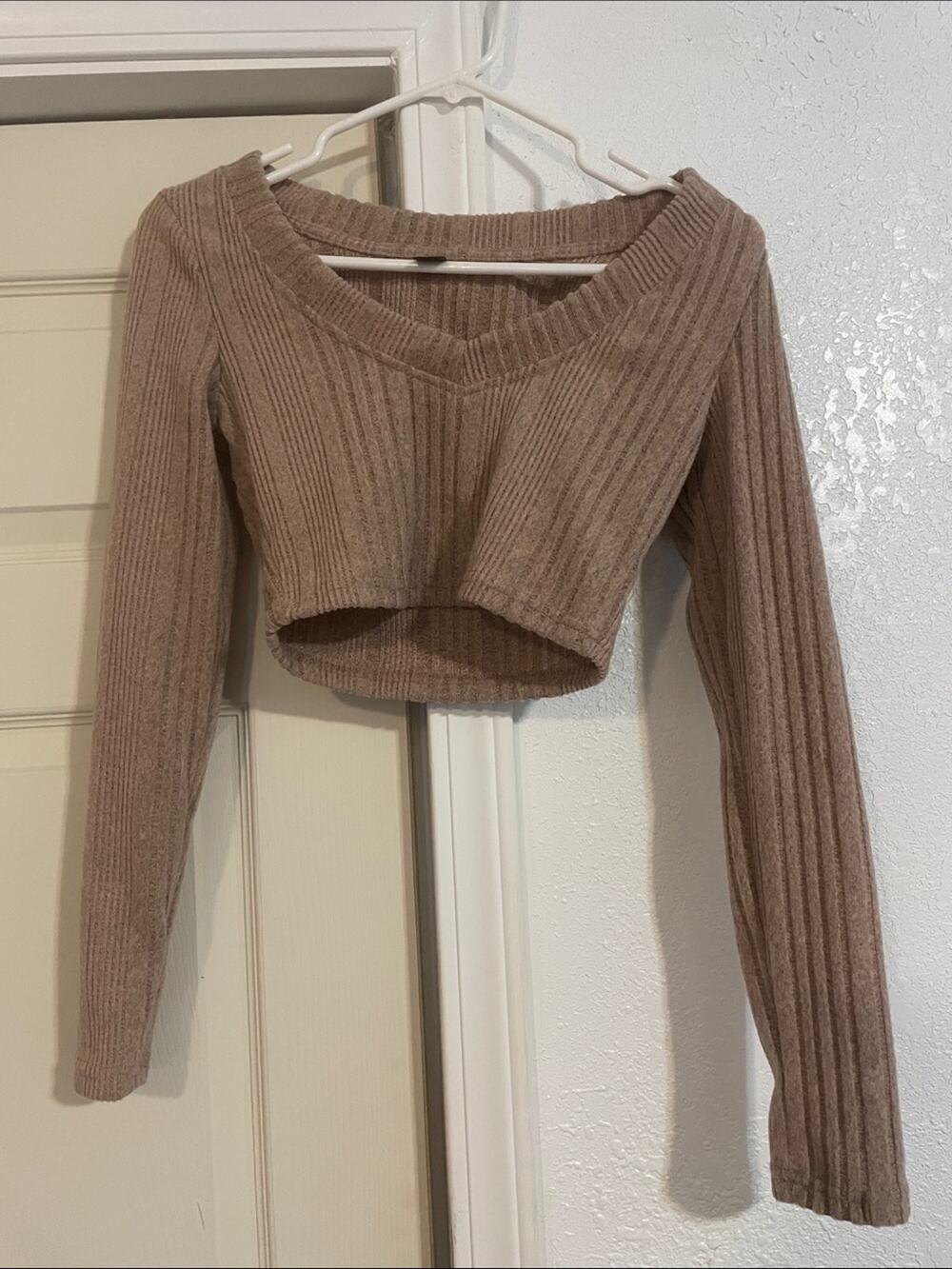 SHEIN Taupe Ribbed V-Neck Long Sleeve Cropped Top Small NWT Small